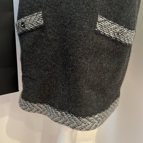 CHANEL DRESS Cashmere Short Sleeves GRAY CC twist hardware on pockets Size 44 - Picture 6 of 11